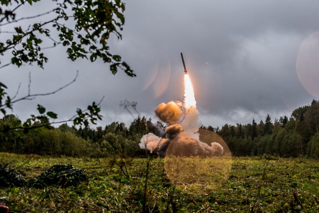 Nouveaux missiles, guerre électronique, déni d'accès et bastions stratégiques : comment la Russie pourrait prendre l'ascendant sur un champ de bataille européen